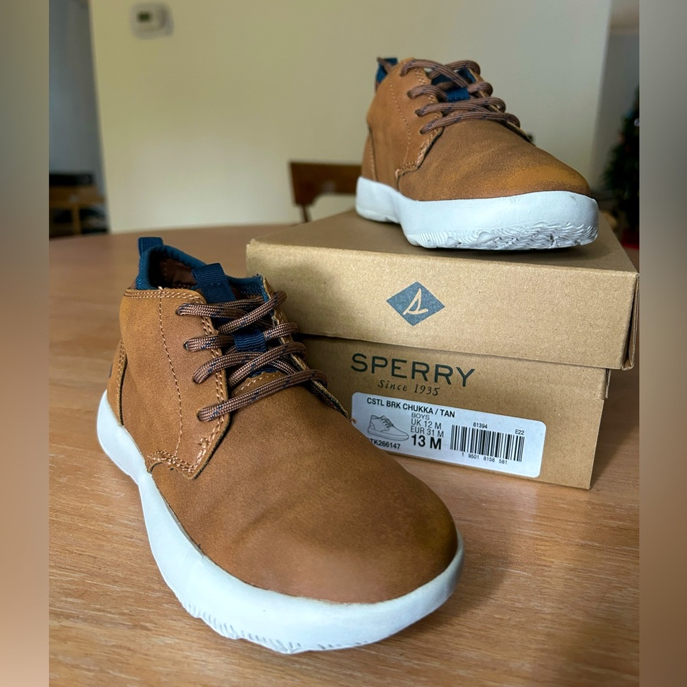 Sperry Coastal Break Chukka Big Kids size 13 casual dress or graduation shoes